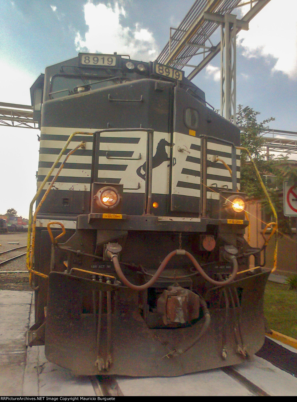 NS C40-9W Locomotive